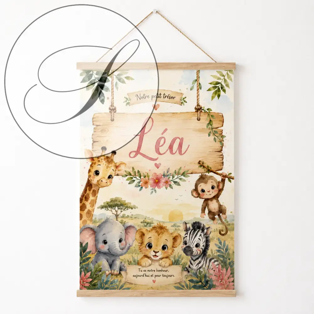 Panneau en bois avec prénom Léa en rose entouré d'animaux de la jungle, affiche prénom safari