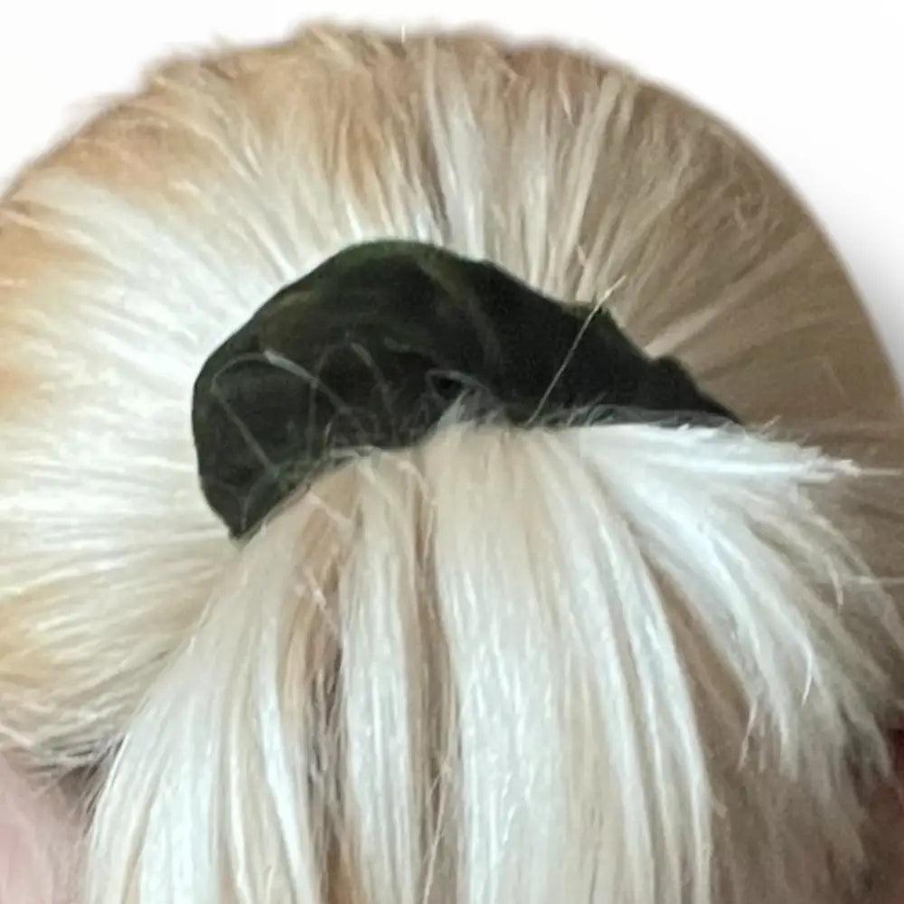 Chouchou vert en velours doux – Parfait pour un maintien élégant des cheveux