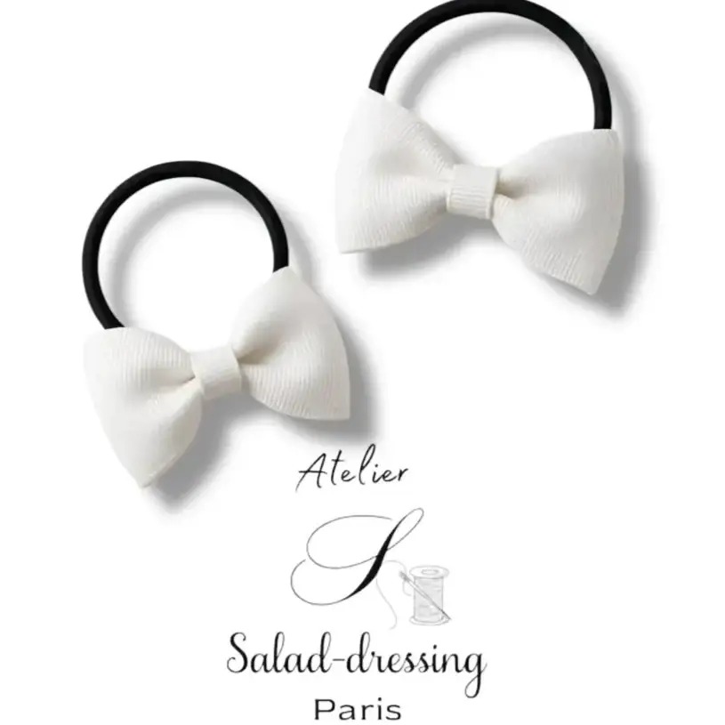 Élastique cheveux fille blanc avec nœud papillon pour ponytail ou tresse