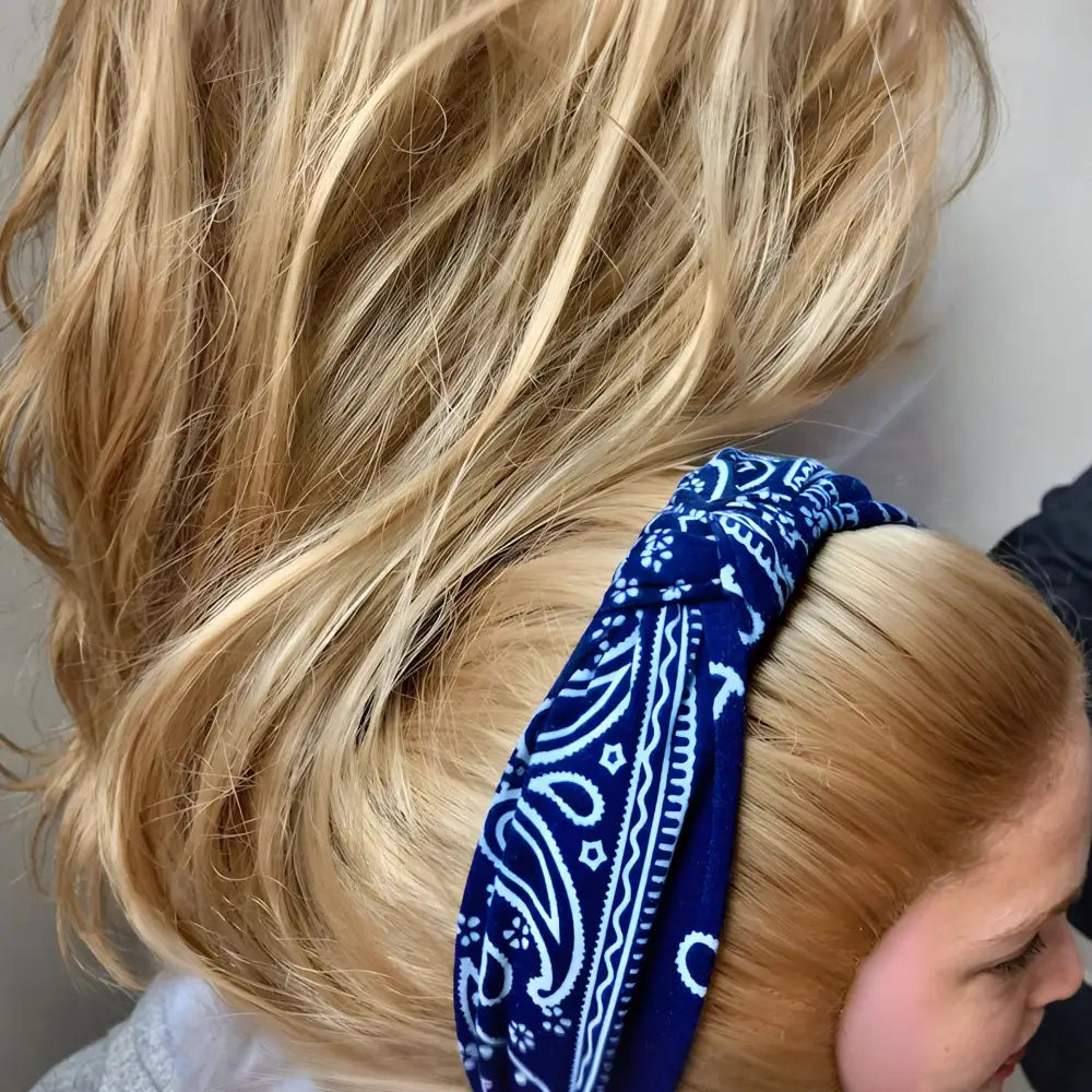 Serre-tête en tissu bleu bandana