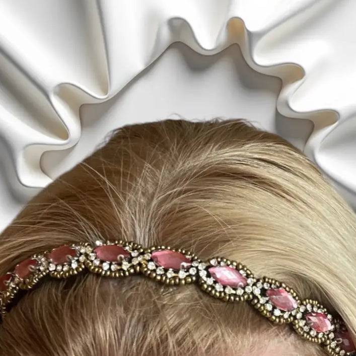 Bandeau cheveux pierres roses élégant, accessoire chic pour coiffures raffinées