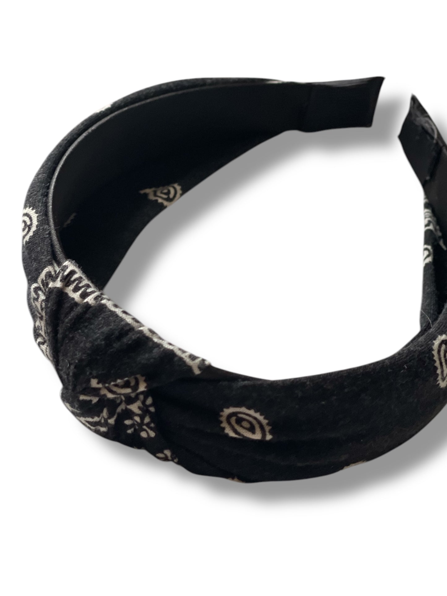 Serre-tête en tissu noir imprimé bandana, parfait pour un look rétro