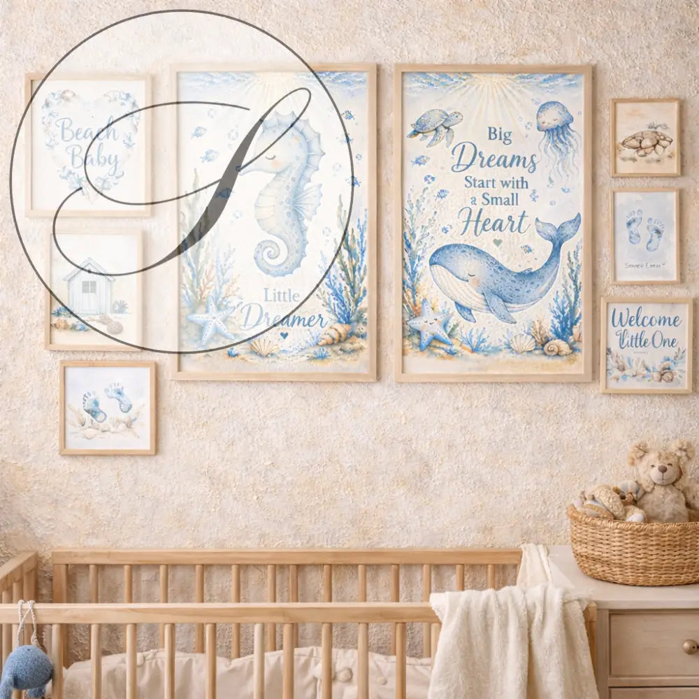 Affiche enfant avec animaux marins bleus en aquarelle dans cadres bois clair pour décoration murale bord de mer