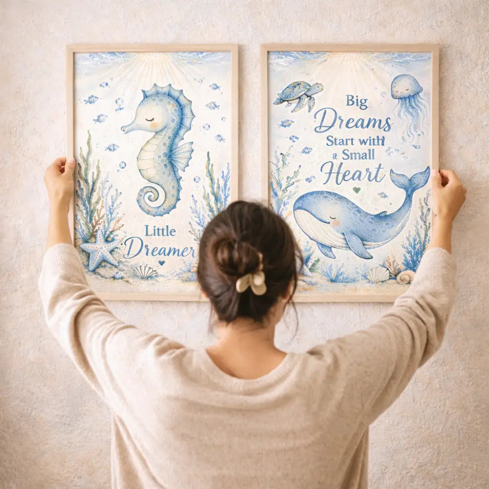 Deux affiches animaux marins en aquarelle avec cadre bois clair pour deco bord de mer et ocean wall art