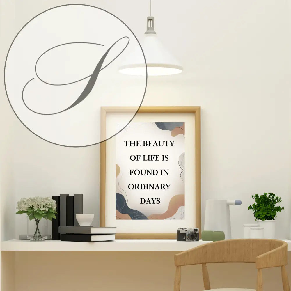 Affiche murale minimaliste avec citation murale imprimable sur fond abstrait beige et bleu marine pour décoration intérieure neutre