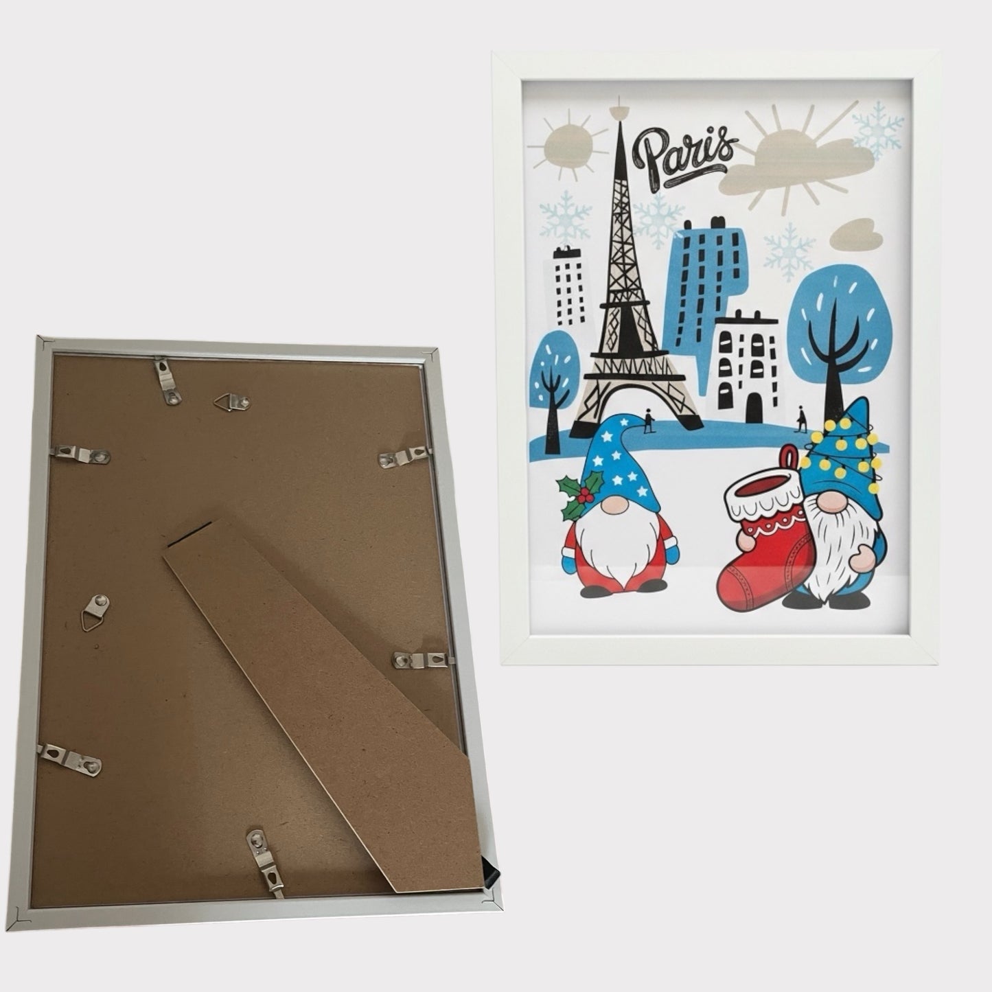 Poster Christmas minimaliste accroché au mur