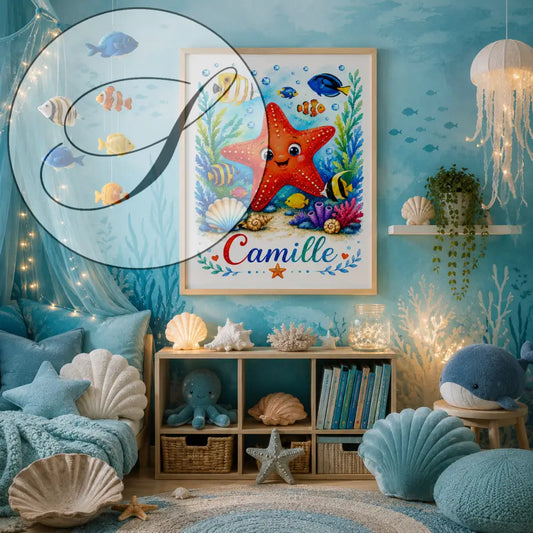 Ff présente une étoile de mer rouge joyeuse avec un visage souriant entourée de poissons colorés et coraux