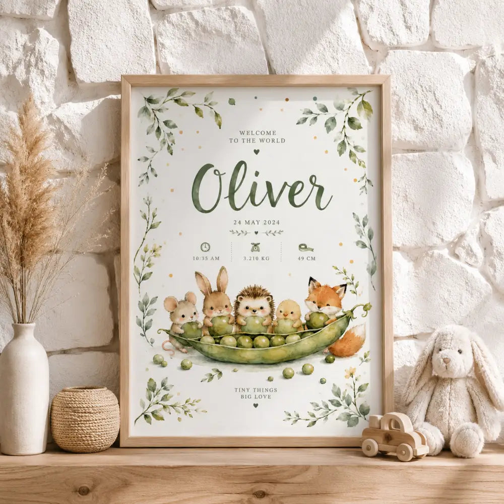 Affiche naissance personnalisée prénom avec illustrations douces de animaux des bois dans une coque de pois, cadeau naissance bébé idéal