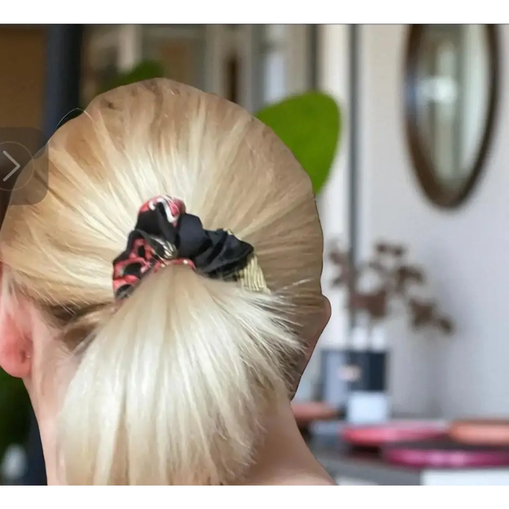 Chouchou Satin Imprimé Chaîne Femme – Élégant Chic et Tendance - Chouchous élastiques