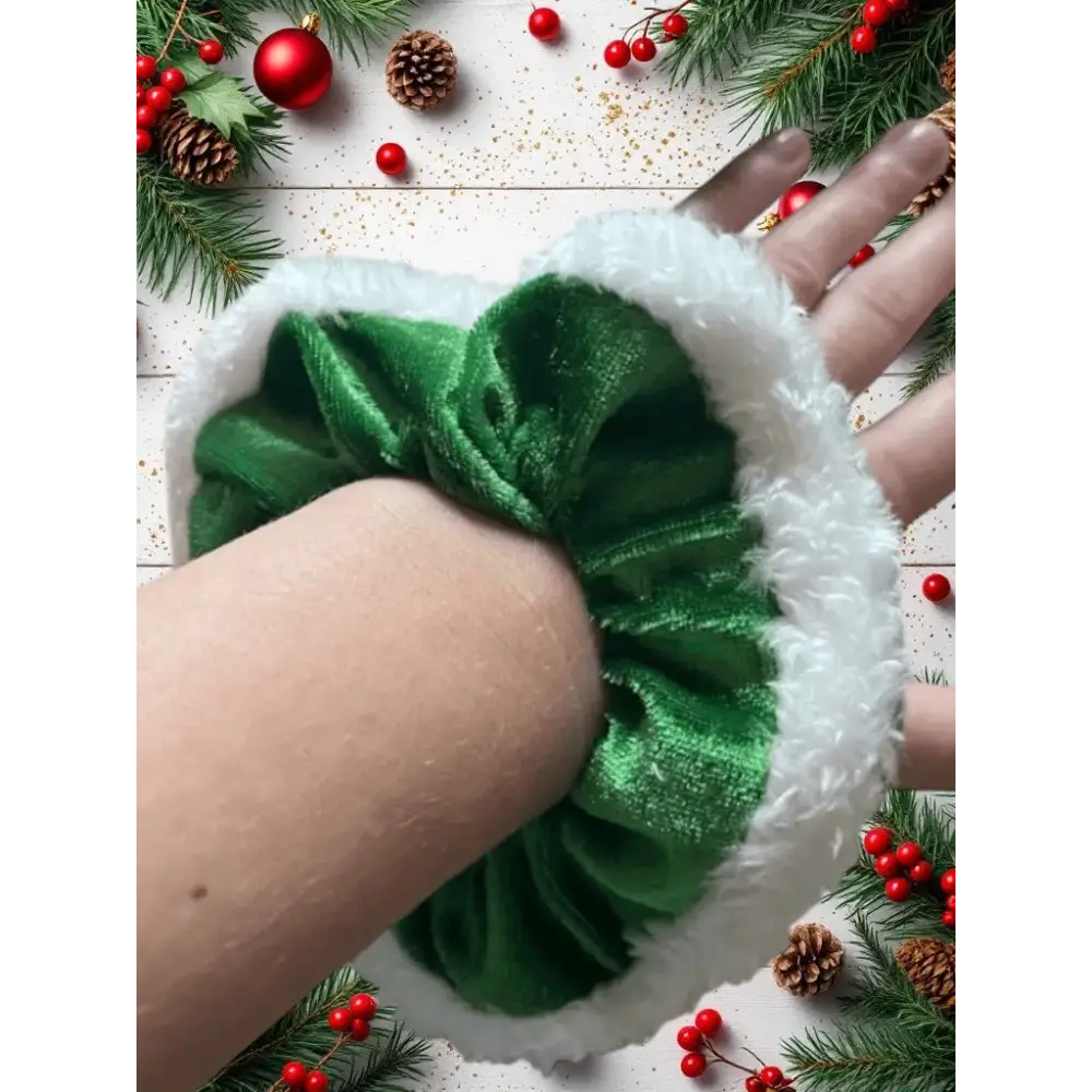 Chouchou en Velours Vert Fait Main - Accessoire Cheveux Élégant pour Noël - Chouchous et élastiques