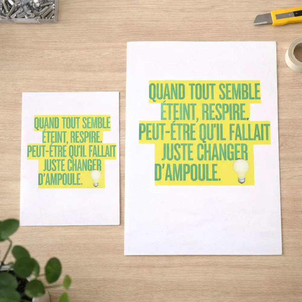Poster inspirant avec texte vert sur blocs jaunes et illustration ampoule pour décoration murale motivation imprimable