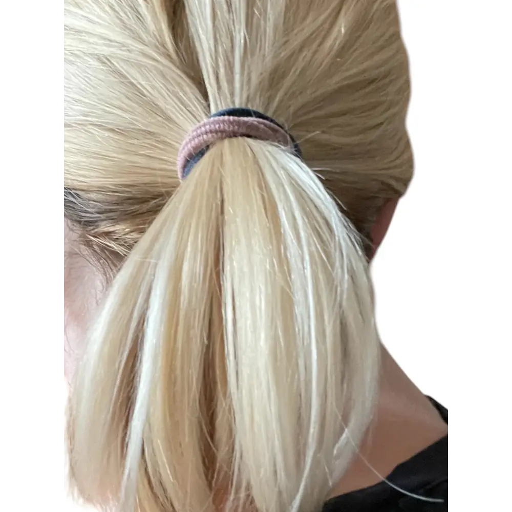 Élastiques cheveux tendance dans des teintes rose et violet, lot de 4, accessoires essentiels pour une coiffure soignée et chic