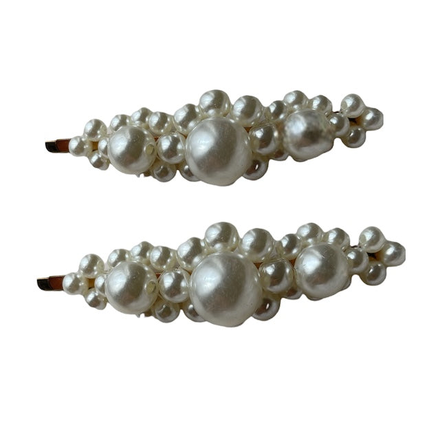 deux barrettes perles blanches